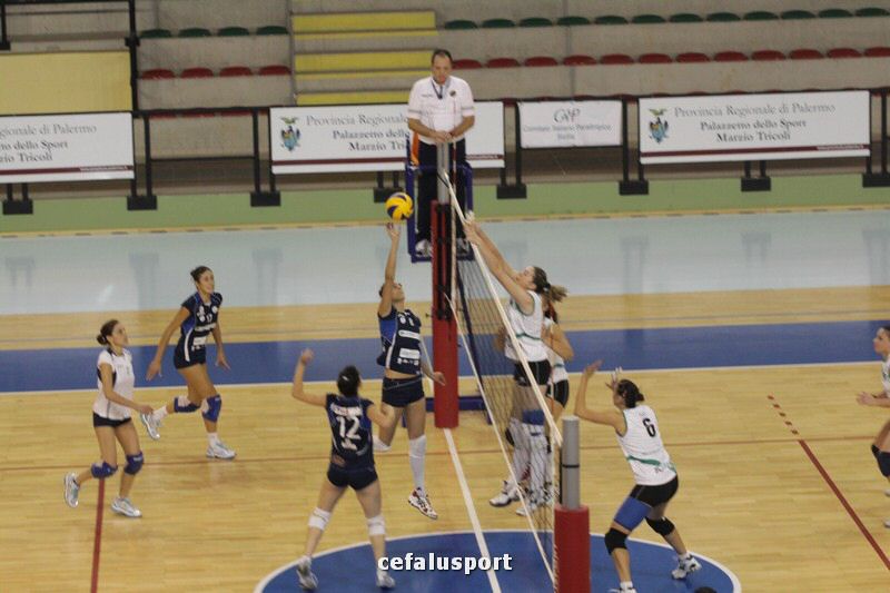 111030 volley 245_tn.jpg